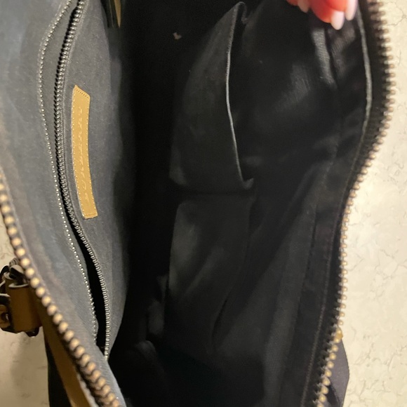 Unisex Burberry laptop crossbody bag. 2-toned Checked Briefcase w/ zip closure. - Picture 5 of 8